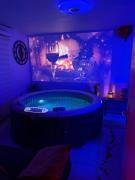 Suite Eden Spa, Apparthôtel bien être , Patio de standing barbecue - TV XL CinéSport, Lit Q-Size, Wifi, P-Gratuit en Résidence