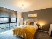 1BR Leeds City Balcony River View Apartment
