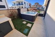 House with private jacuzzi near Umag