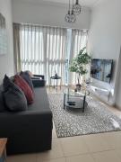 Urban Cozy 1BR apartment with Canal view - Free parking