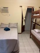 Casa com 3 quartos em condomínio com piscina