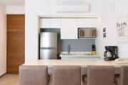 Luxury Condo 1BR Kitchen AC Gym Pool Cinema