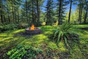 Cozy Retreat with Fire Pit, Deck, BBQ, Right Off I-5