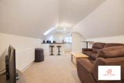 2 BR sleeps 4 - Large communal space - Long stays welcome - Close to Hinkley - Free private parking