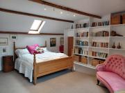 Truly unique property 4 Bedrooms sleeps 8 with Parking