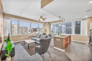 LAKE VIEW Sky-Suite in the Heart of Downtown!