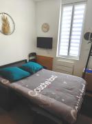 Studio agréable, stationnement gratuit, quartier Anglais