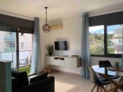 Bonito piso con terraza y piscina, cerca del mar