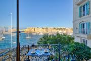 Charming City Stay close to Seafront