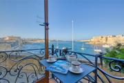 Charming City Stay close to Seafront