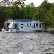 Spacious Floating Mansion - House Boat - Largest Floating Lodge - Sleeps 12 - Fast Wi-Fi HB06