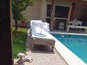 casa frente al parque con piscina