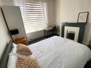 Modern room for short stay in Salford, PLAB Samson