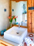 Heliconia Ledge