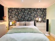 Bright Budget Studio Flat near Westfield London