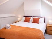 3BR Near York Centre, Free Parking & WiFi