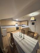 4 Bedroom Cozy Apartment in Kensington