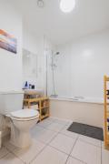 Brixton Village Flat- Private En-suite double bedroom
