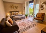 A Casa di Cleo Urban Chic and Comfort