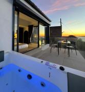 Suite SOLELUNA avec jacuzzi privatif dans Villa darchitecte vue mer