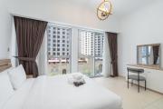 Free housekeeping visits during your stay - StayShort - Cozy & Stunning 1BR in Dubai Marina