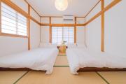 Whole house stay for up to 18 guests 2 min walk to Shoji Station direct access to Namba and Nipponbashi free parking available