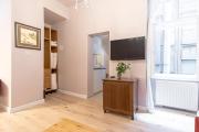 1 Aprt & 5 Stylish Hotel Rooms, Comfort & Convenience Combined
