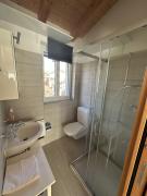 Bright studio, just steps to the lake