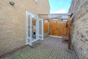 Modern 3-Bed Home Minutes from Westfield & Station