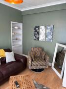 Swansea LARGE STYLISH HOUSE