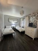 Dernvale House -Double Room - sleeps 2