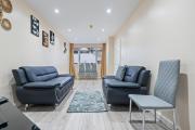 4BR East London Home Near ExCeL and LCY Arpt