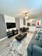 Main Strip 1 Bedroom Walk to Beach Restaurants