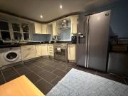 Charming Cottage Room with Garden Views in Bedford