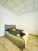 Modern 2BR Apt for 5 people with the city center