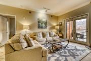 Luxury Condo Near Downtown Sleep 6 Jetted Tub Gym