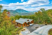 Sweeping Mtn Views Sleeps 9 Gym Room Games Grill