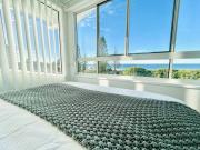 Top Alexandra Headland