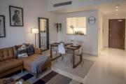 Elegant Apt With Balcony Minutes from Burj Khalifa