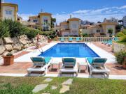 3 bed villa shared pool Jardines de la Suerte
