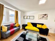 Spacious 3-Bed Home with Garden, Private Parking, Smart Tvs, Fast Wi-Fi