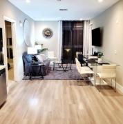 Spacious 2 bed 2 bath, Pool, Hottub, Wifi, 24 hr Fitness, Parking