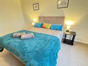 Very Spacious 4 Bedroom house with large garden