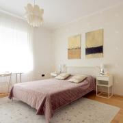 Large Two Bedroom Family APP - free parking