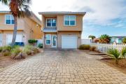 Spacious house with patio pool balcony deck & W&D - beach access