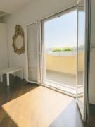 Bright studio apartment with balcony near the Central Station