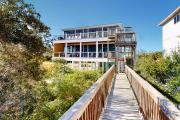 Dog-friendly oceanfront home with a hot tub washer&dryer & central AC