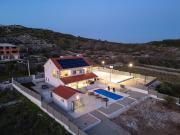 Villa Lazy Day Oasis w heated pool & Whirlpool