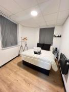 New Modern Apartment Convenient Location