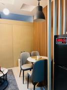 The Grass Residences 1 cozy bedroom with balcony netflix and wifi